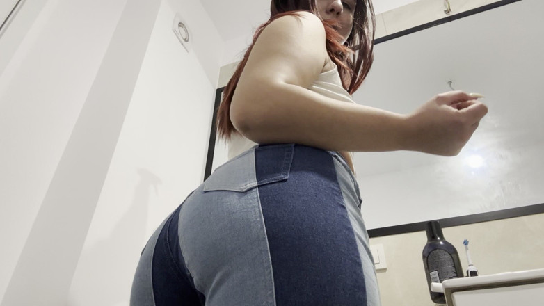 NipsAndStrips: Prdění v džínách JOI!