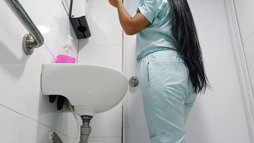 Chamber in the Office Bathroom (Kelsystar oficial) Chamber in the Office Bathroom (Kelsystar oficial)