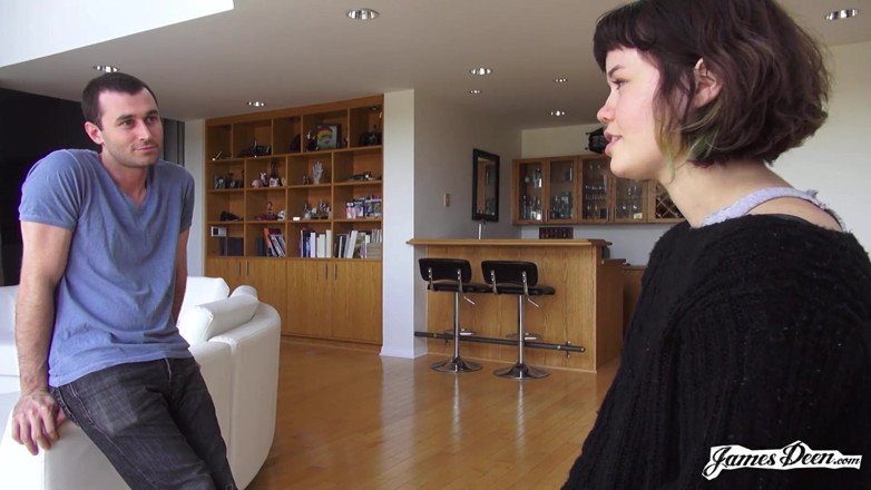 James Deen: Yhivi este pulverizată în gură de la James Deen