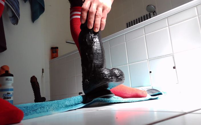 Damaged Hole: Mijn hongerige gaatje penetreren met extreem grote dildo's in een...