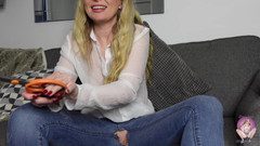 Brea Rose: Roztrhání džín a masturbace