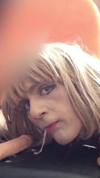 Crossdresser Faustine kommer för dig