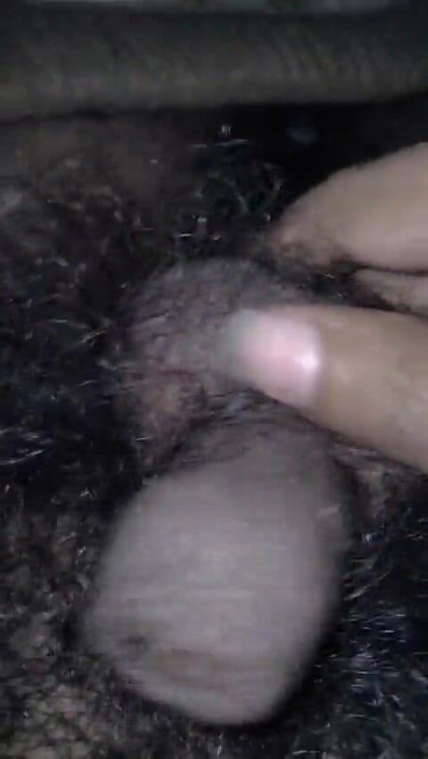 Hot_bobby: अरबी बड़े बालों वाली सख्त लंड मरोड़ना