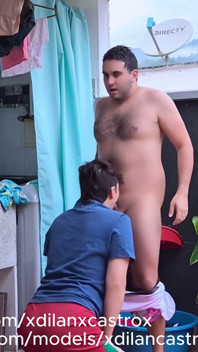 Çatiya Çiktim Ve Komşumu Buldum, Ne Kadar Lezzetli, Popomu Çiplak Sikiştirdiği