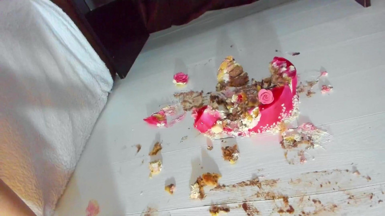 GoddessDana: Cake Crush progrese podpatky v punčochách na bosé lízání nohou