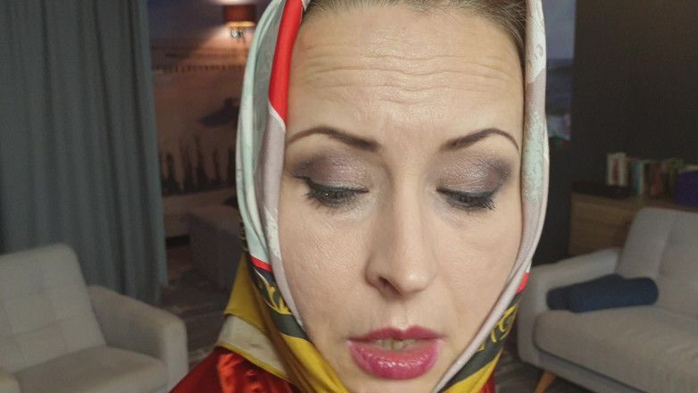 Wanilianna: Une femme vêtue de bas et un foulard soyeux