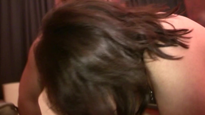 Deutsche Frauen: Des salopes allemandes sexy s’amusent à une soirée échangiste incroyable