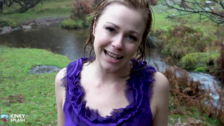 UKCuteGirl Lucy Lauren: Welly Sploshing in Boots and No Panties!