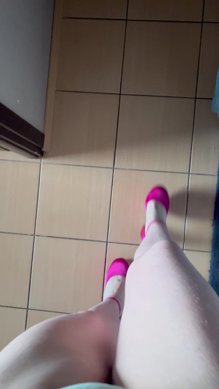 Feet: Звуки прогулянок на високих підборах