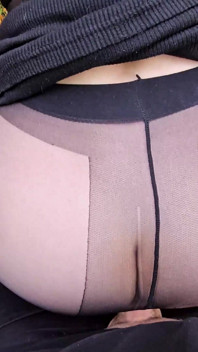 Heiße Blondine Pisstund Fickt Public Und Bekommt Sperma Auf Die Strumfhose