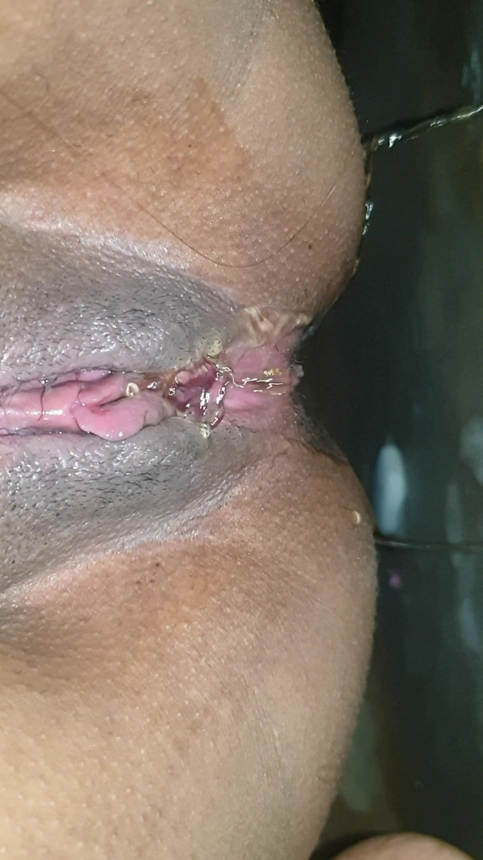 Tiyana: Sexy manželka tvrdě prstí husbnd a čůrá