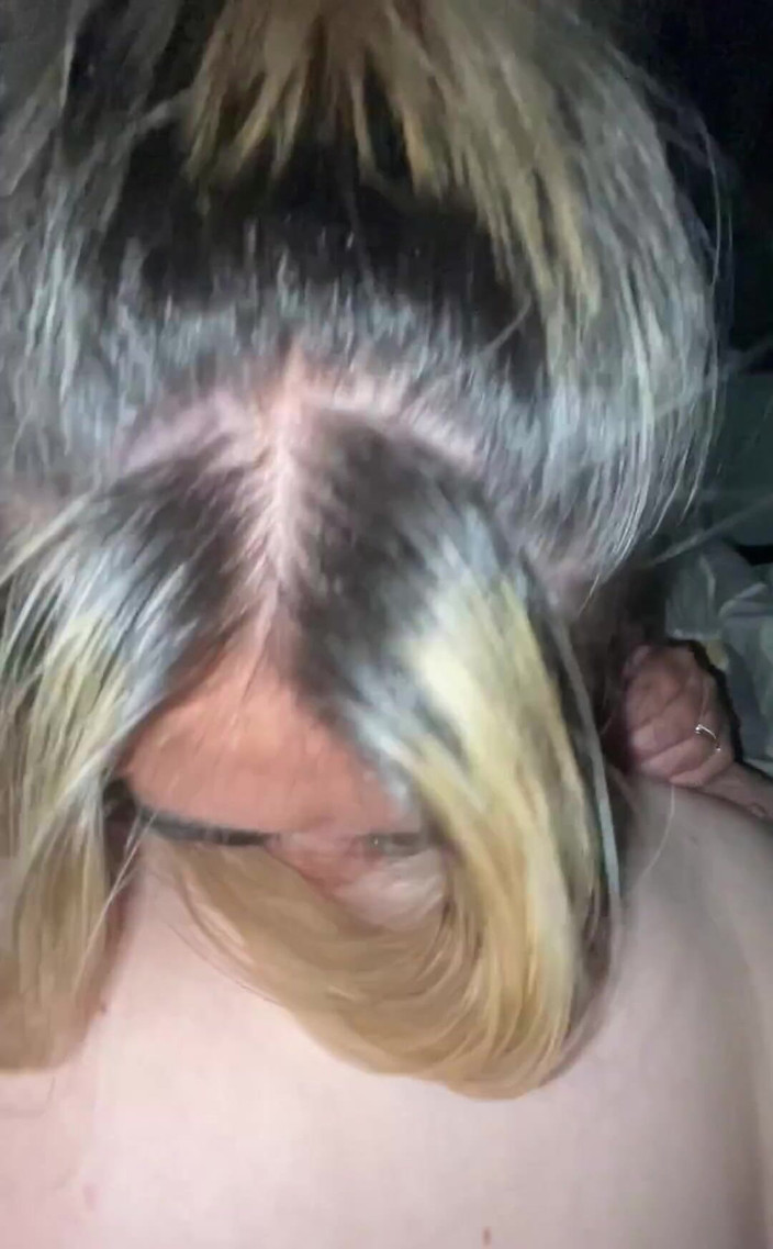 Filthy British Couple: Een klein beetje pikzuigen zet altijd de stemming goed