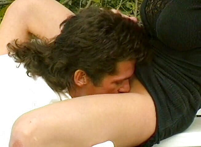 Public Lust: Блондинка-красотка сосет большой хуй на улице и трахают раком