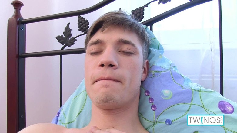 Twin Qs: Young hottie Phoenix Finger bangs his wet asshole and cums!