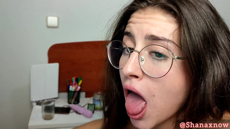 Shanaxnow: Blowjob pancutan mani dalam mulut – pertunjukan telan