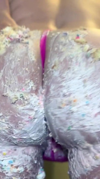 PAWG Smashes Birthday Cake with Her Big Booty