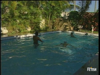 Gay Diaries: Lelaki tua dikongkek pantatnya selepas bermain di kolam