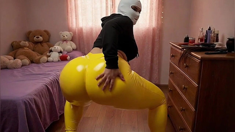 Xprohibidox1: Frau mit dicken hintern in gelben leggings