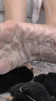 Aha, You've Got a Foot Fetish Today! Sniffing Feet and Cumming