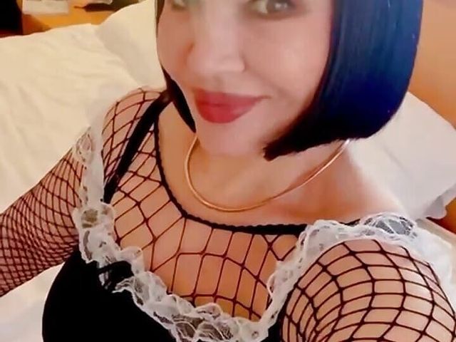 A Maid with a Big and Juicy Ass Fucked Herself While Cleaning (Karmen MILF)