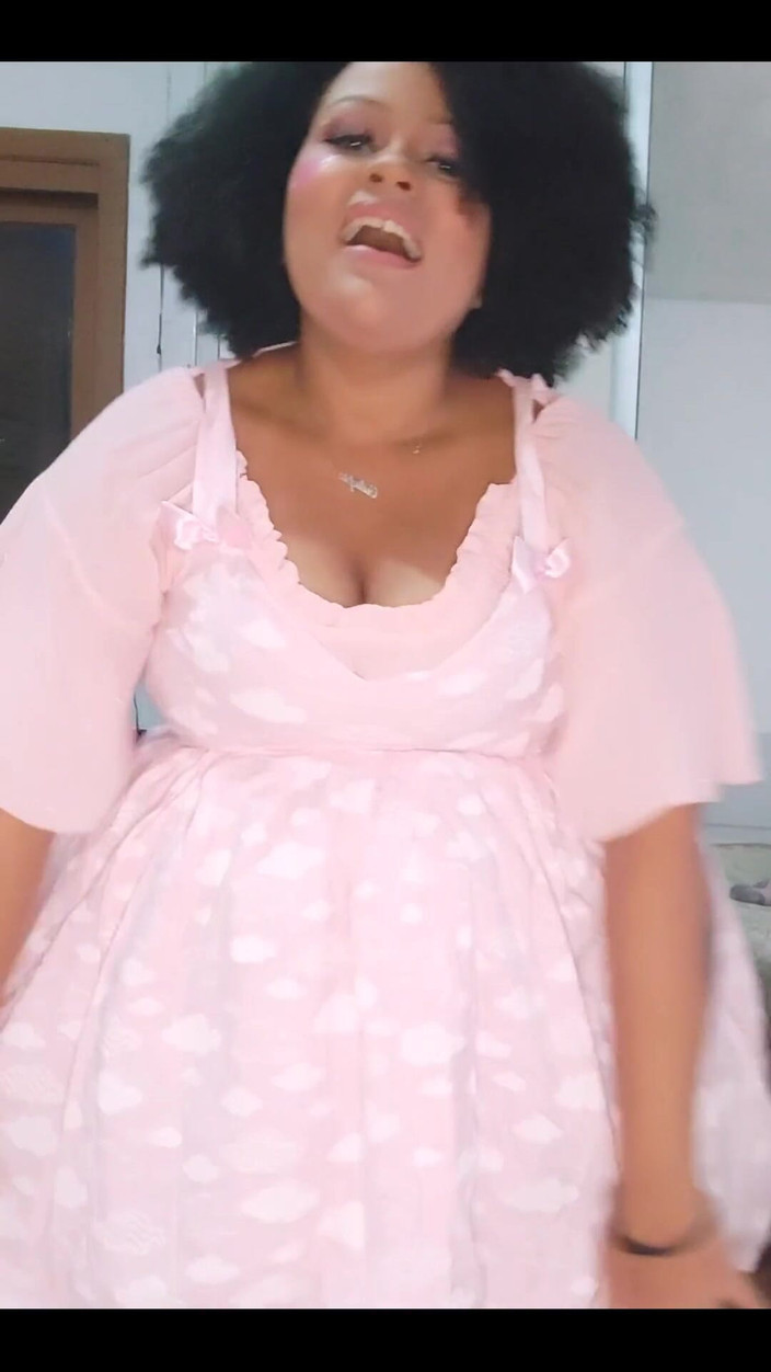 Cutiepiie Chubby: Oblečená roztomilá, ale stále nezbedná Heheh