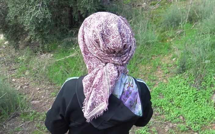 Souzan Halabi: Geile stiefzoon komt klaar in mijn mond in het park