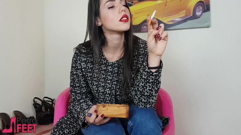 Smokin Fetish: Italská kráska miluje kouření doutníků