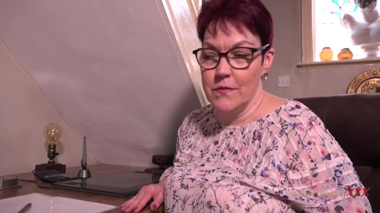 Aunt Judy's XXX: Tu jefa madura tetona Layla Bird te da un nuevo...