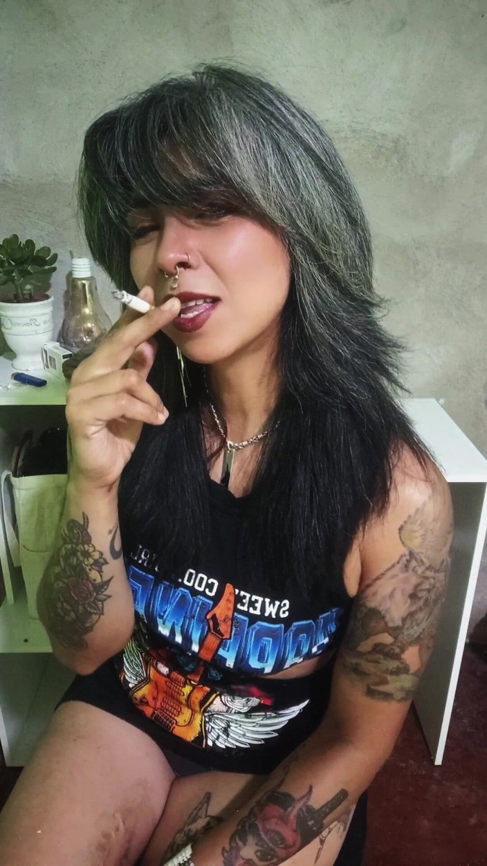 Casia Castro: Ikut merokok bareng aku