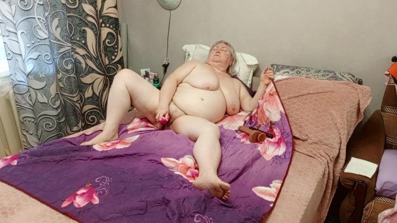 Zona901: Freundin masturbiert mit vibratoren ihre saftige muschi