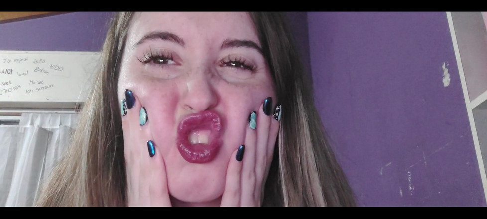 RavenHearth666VIP: 家を出る前にピンクの口紅を塗る