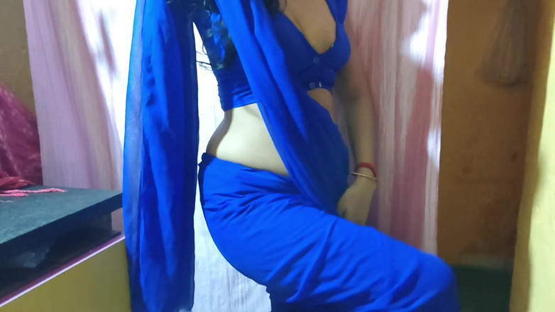Hotpooja86900: Bhabhi speelt solo met sexy figuur met tieten