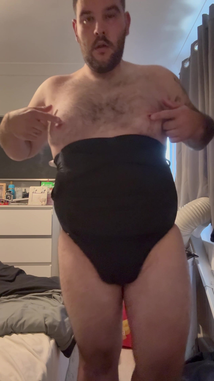 Shaun Cbt: アンダークローズドレスにアンダーカバーボンデージと乳首クランプをつける