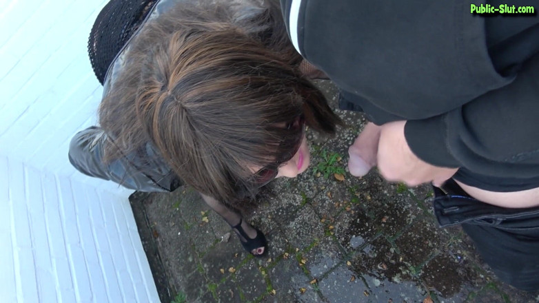 Piss Drinking Wife: Čůrací párty se šesti muži