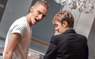 VIP 4K: Tutor4k - přemluvil jsem svou učitelku o sexu přímo v jejím...
