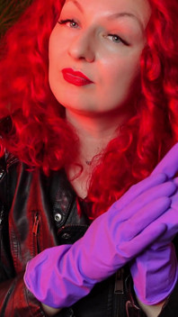 ASMR sounding: kitchen rubber gloves fetish