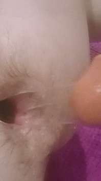 Niechlujny duży dildo anal z dużą ilością rozdziawów