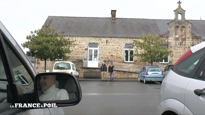 Rue Chaude: Exhibitionisten-milf bekommt doppelpenetration von fremden