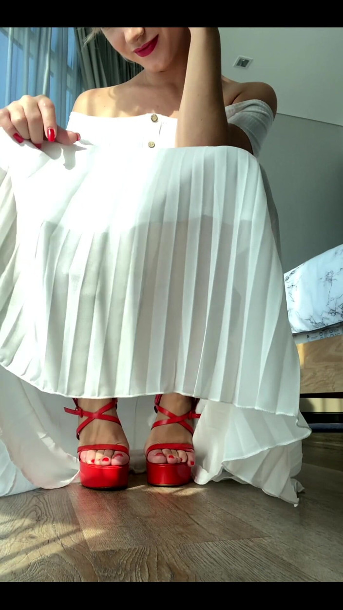 Angel The Dreamgirl: Do You Like the Skirt?