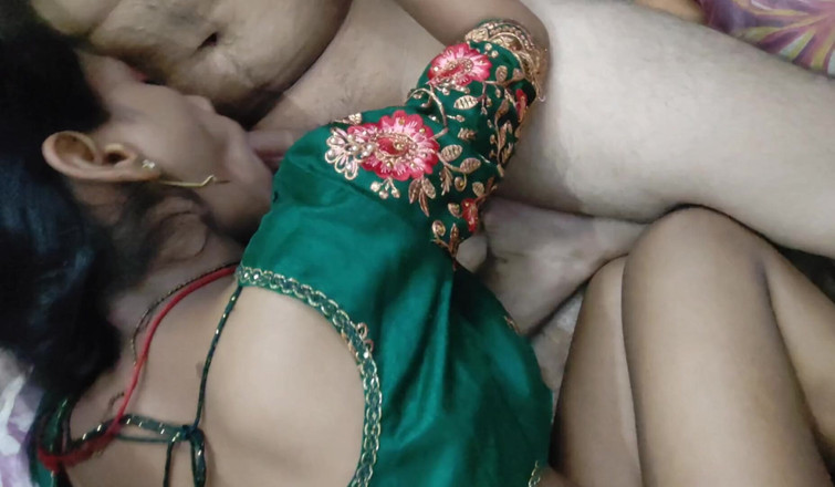 Xtra hot001: Bella ragazza scopa nel suo sari, Desi village girl prima...