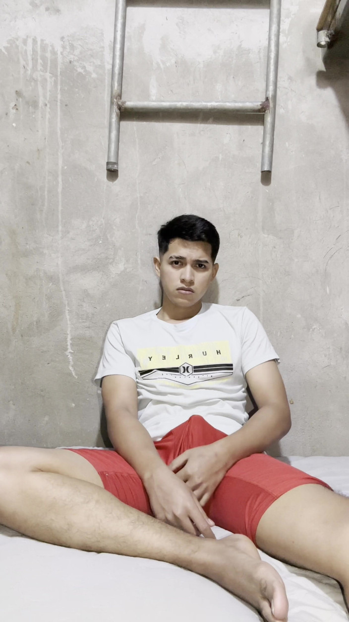 Chicos Virales: Alan Tokers si masturba nella sua stanza