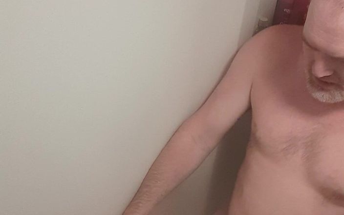 yaller62: 小さなシャワーでセックス