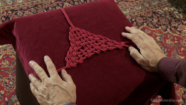 Kink University: Dekorativní svazování a vlasy