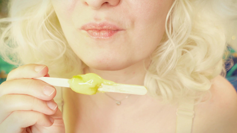 Arya Grander: ASMR close-up mukbang vídeo boca fetiche