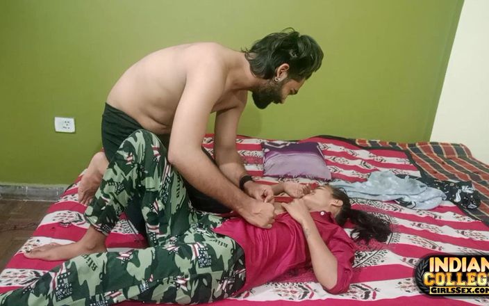Indian college girls sex: Индийские студентки с натуральными сиськами занимаются сексом из Lucknow с ее бывшим бойфрендом