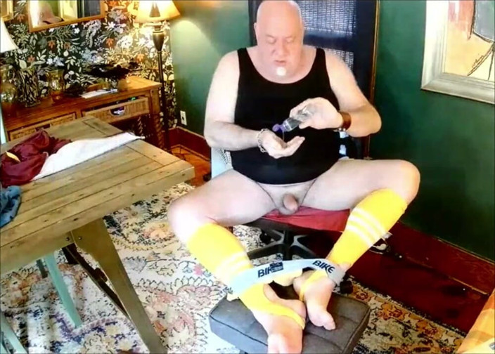 beardaddychub: L'allenatore mostra ai giocatori come migliorarsi al campo sportivo