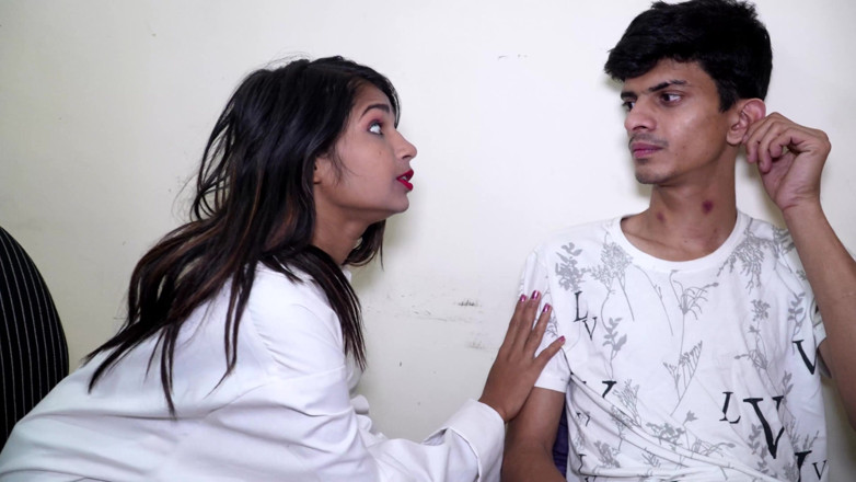 Hot_storys7: Indische Desi-dame doktor fickt mit jungen, die wie eine maschine...