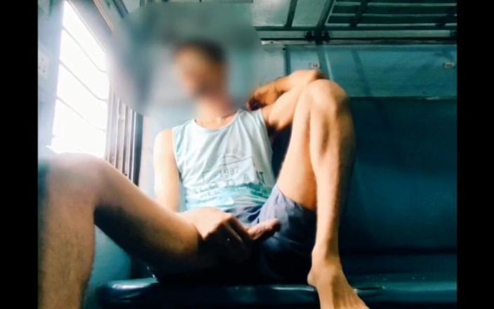 Tani: Iubire homosexuală în tren