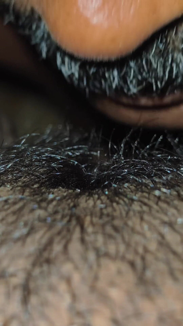 Realmallucouplevlog: La mia figa pelosa ama gli uomini del culo