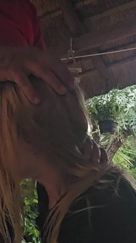 18 år gammal sugande kuk utomhus på holiday resort